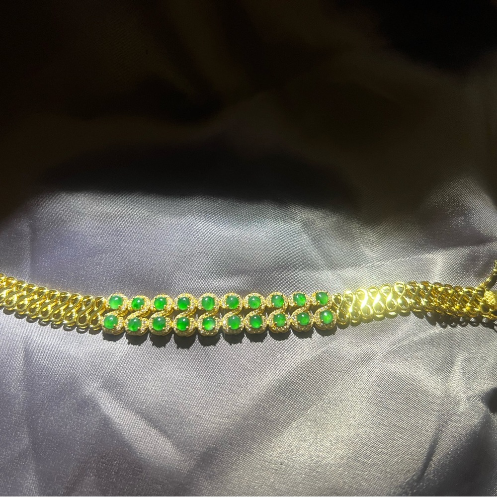 Elegant Gold and Green Women's Necklace
